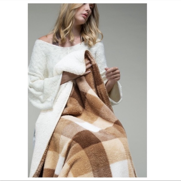 SHERPA BLANKET FOR CUDDLING  NWT - Picture 4 of 12